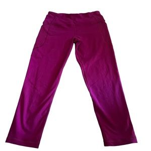 Victoria’s Secret Sport Pink Knockout Capri Leggings size Small